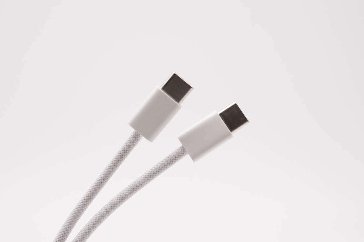 苹果全家桶充电器上阵,iPhone15 手机满电耗时测试-充电头网