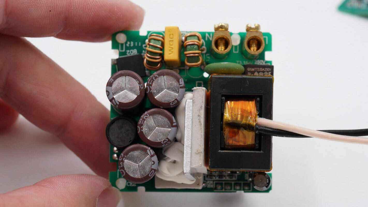 Disassembly report: NVC NVC 65W 1A1C fast charging 86 panel N25-Charging Head Network